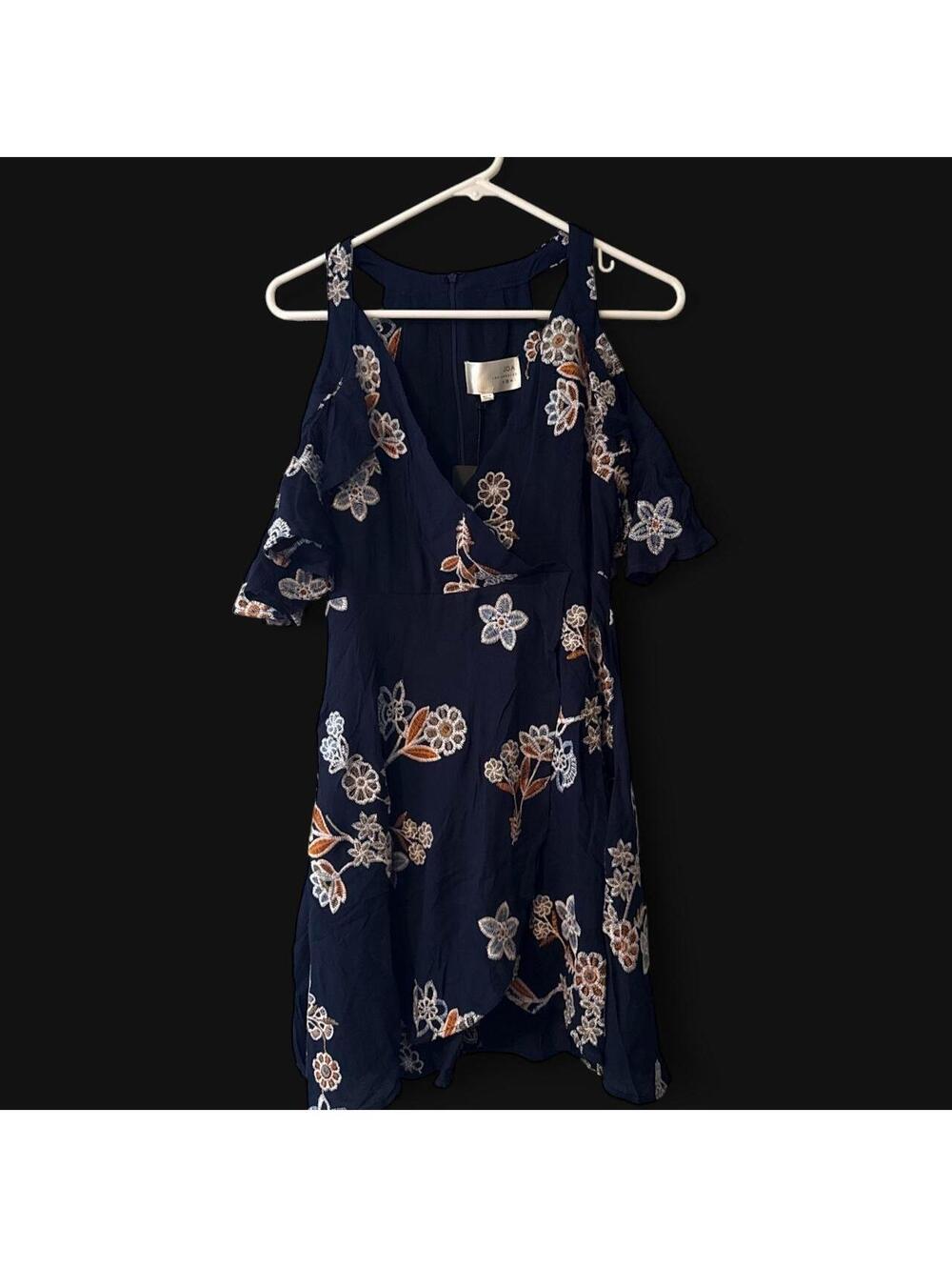 NWT J.O.A. Los Angeles embroidered floral cold shoulder dress in navy blue Sze S